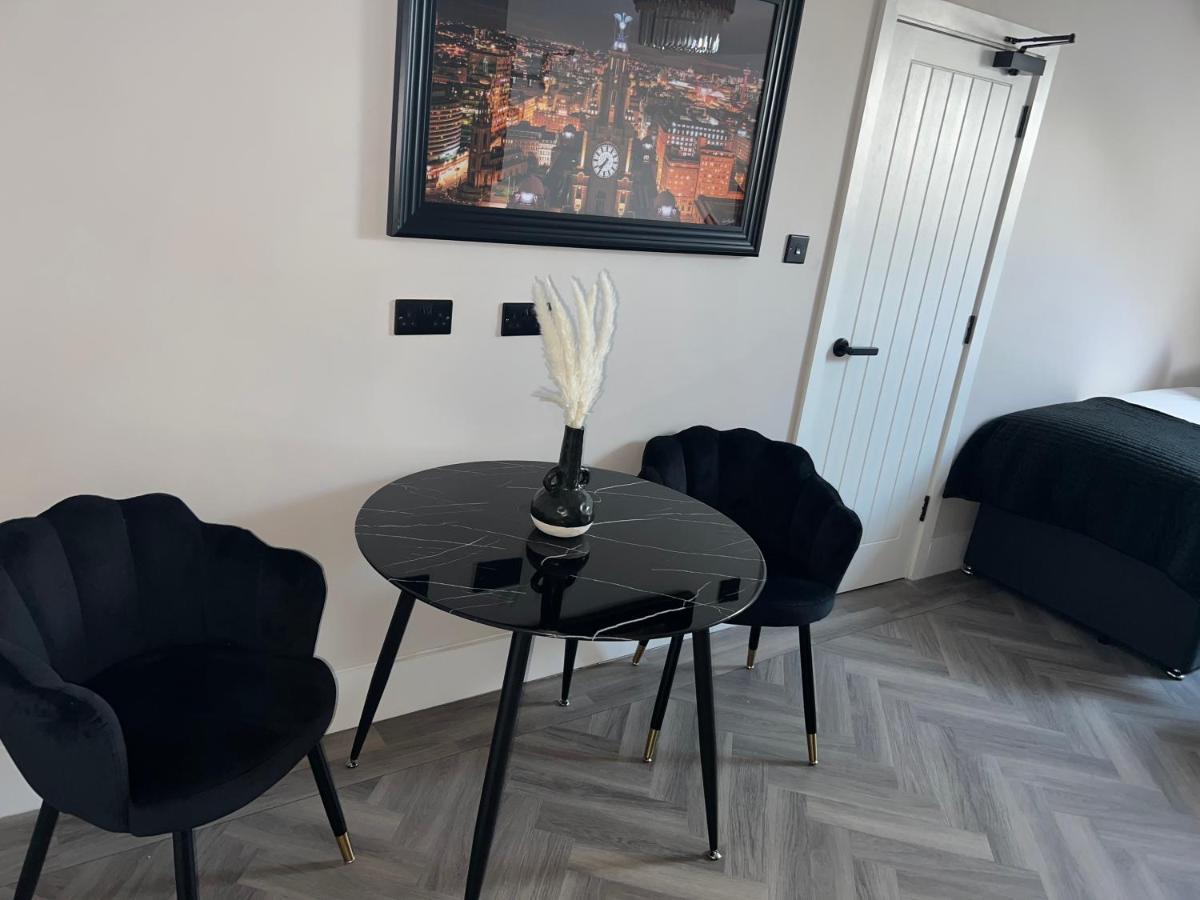 128 Anfield Road Otel Liverpool Oda fotoğraf